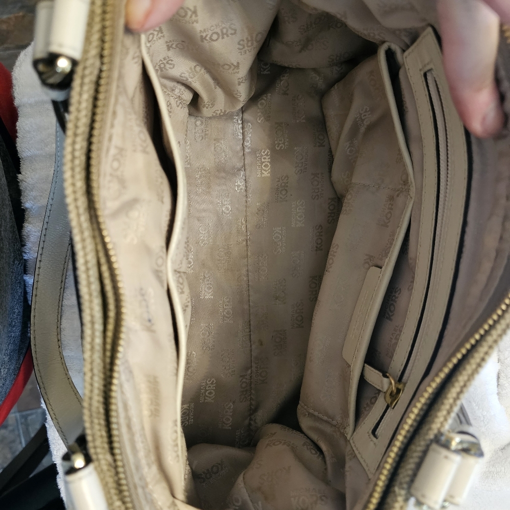 Micheal Kors Authentic Bag - Picture 6 of 13
